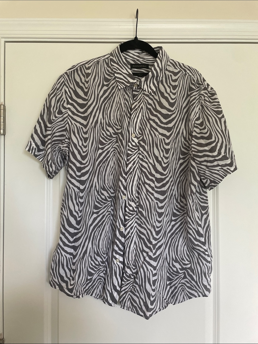 Banana Republic Gray and White Zebra Print Short Sleeve Button-Down Shirt